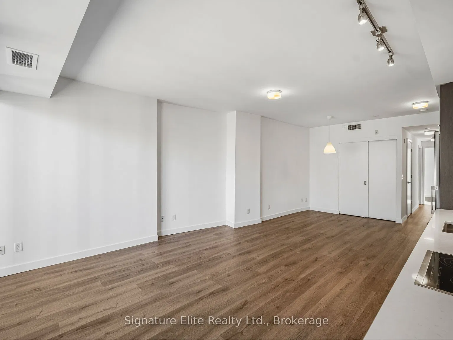 109 Vaughan Rd — Photo 2
