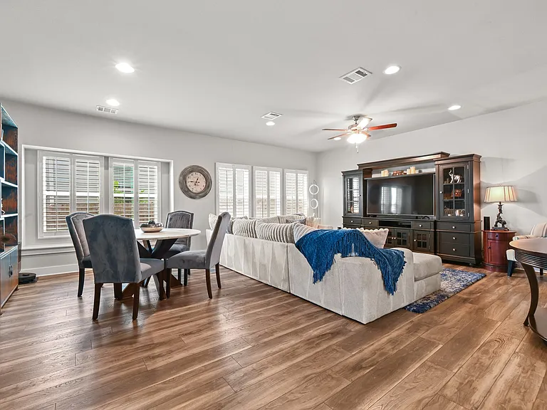 10121 Forest Grove Dr — Photo 25