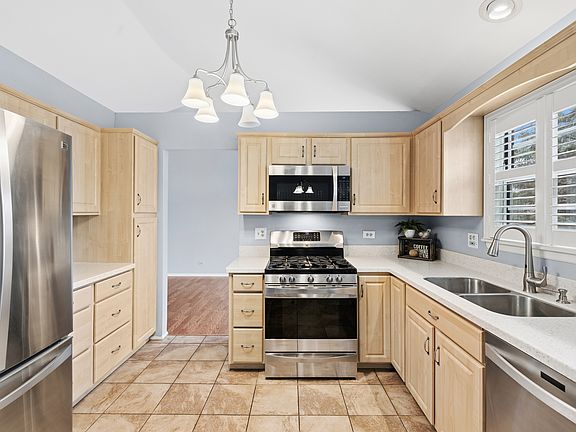 4th image of 765 Village Rd