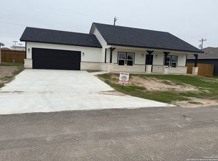 1539 E Maryville Loop, Beeville, TX 78102