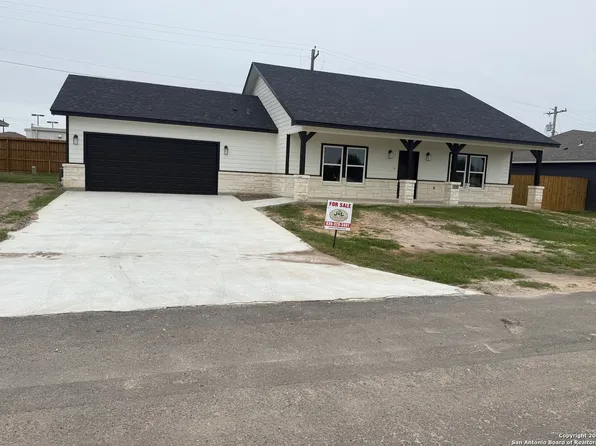 1539 E Maryville Loop, Beeville 78102