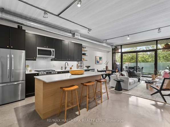 747 Queen St E Unit 202, Toronto, ON M4M 1H3