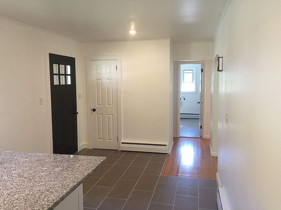 1st image of 32 Roslyn St