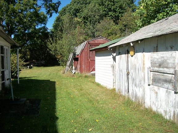 3rd image of 127 Horseshoe Dr