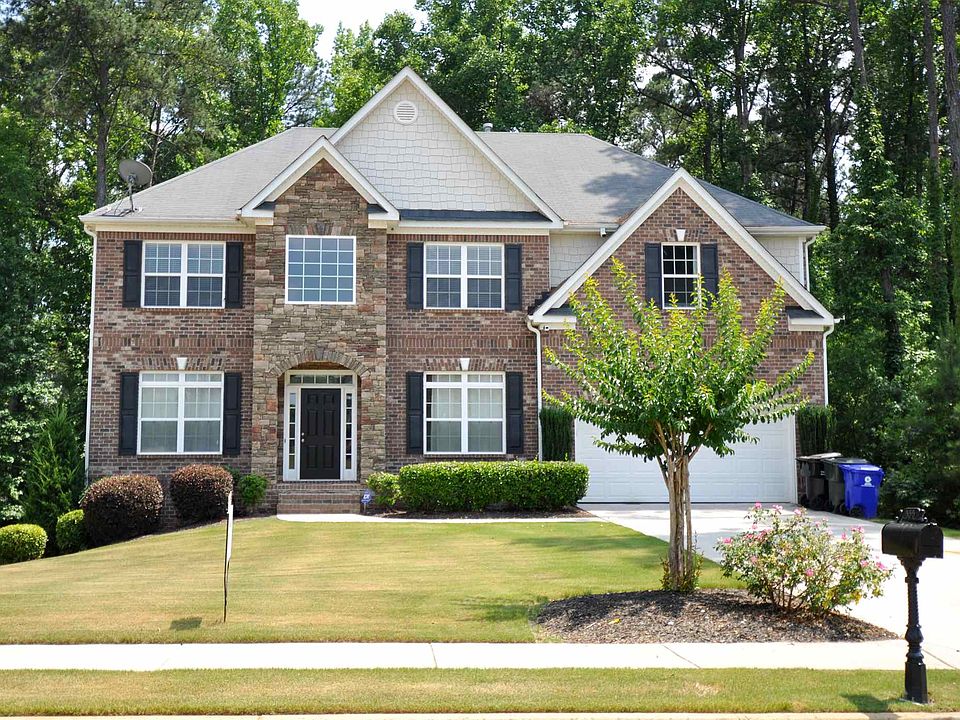 1st image of 555 Pelham Pl