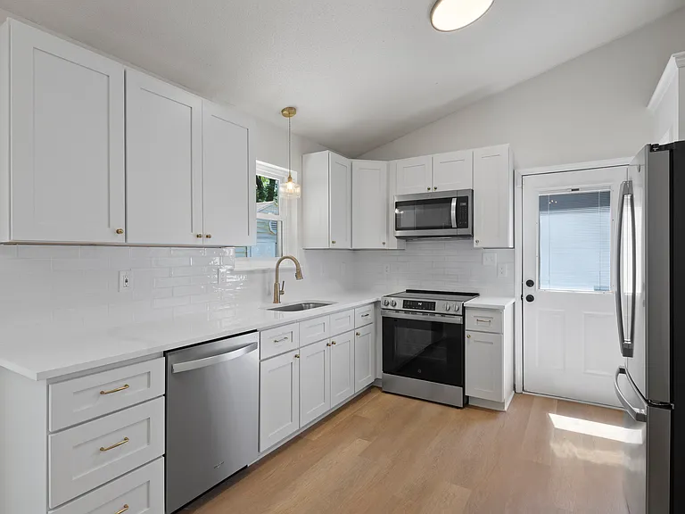 606 Gaslight Trl — Photo 5