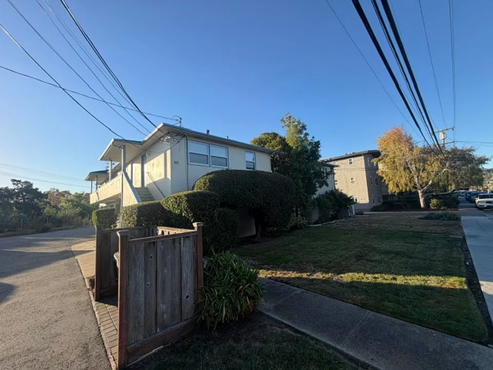 90 E 39th Ave