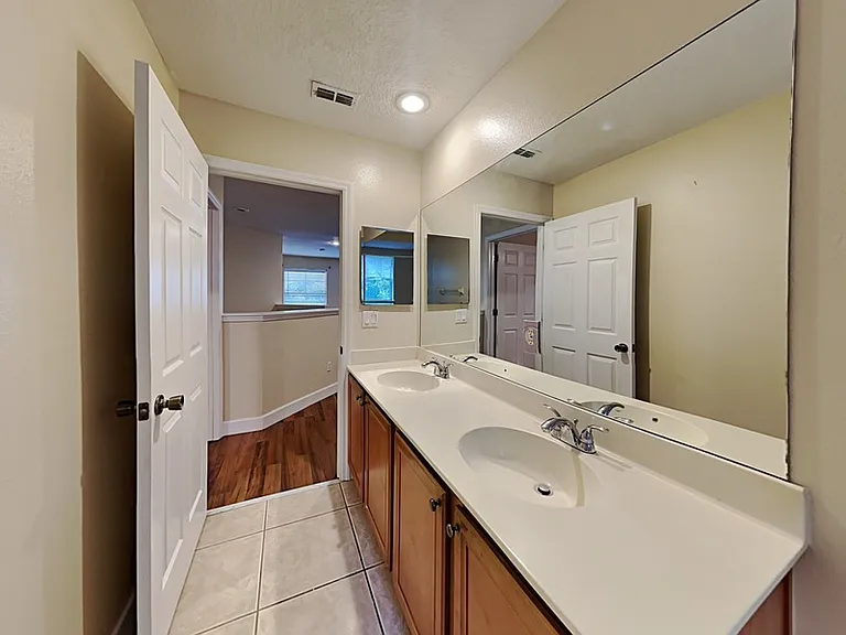 589 Errol Pkwy — Photo 19