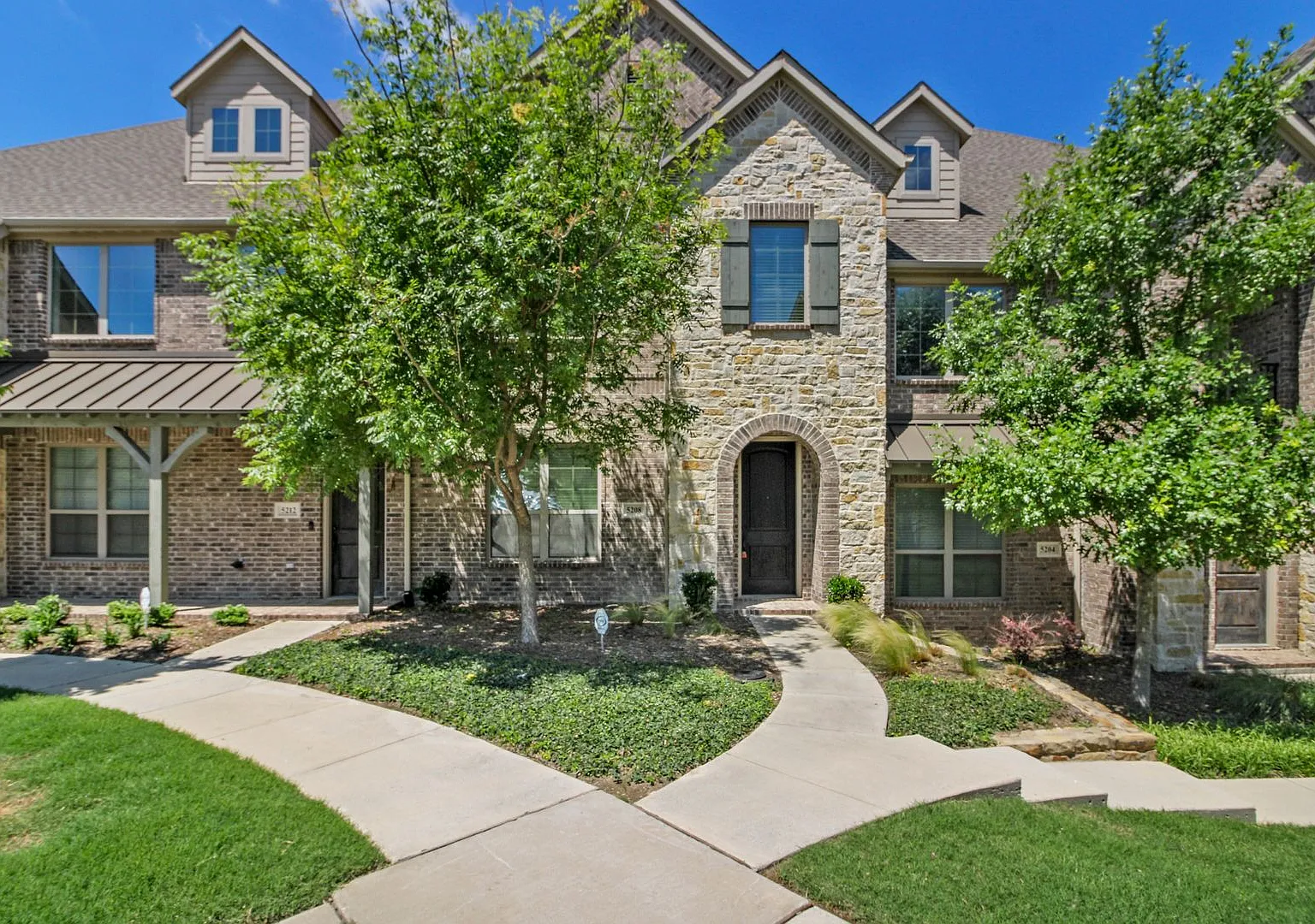 Stunning 3 bedroom 2.5 bath townhome in McKinney! — Photo 1