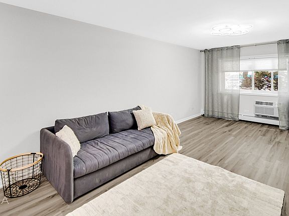 3rd image of 726 Dempster St #5