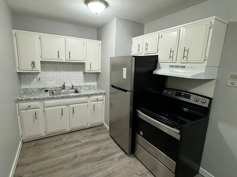 5630 Pardee — Photo 2