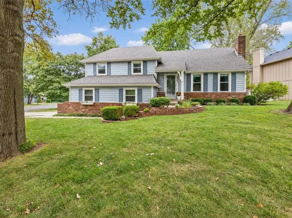 14022 S Cottonwood Dr, Olathe, KS 66062