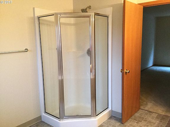 5th image of 16317 NE 89th Cir