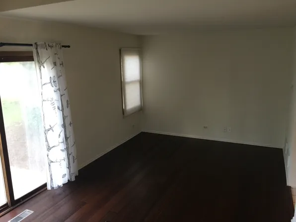 406 College Xing #203, Rolling Meadows, IL 60008