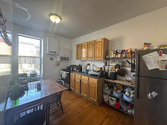 2nd image of 638 Park Pl APT 2A