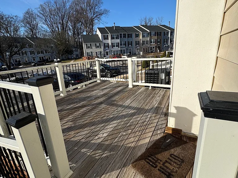2711 Greenwood Dr — Photo 2