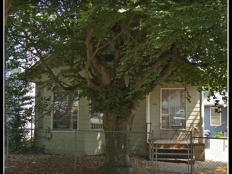 424 25th Ave S — Photo 2