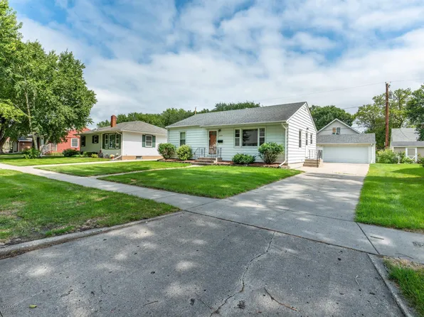 2009 8th St N, Fargo, ND 58102