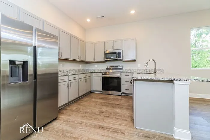 4 bed, 2.5 bath, 1645 sqft, $2,095 — Photo 3