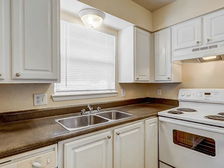 Aspen Park Apartments — Photo 37