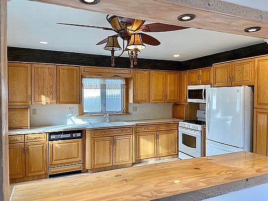 4th image of 1436 Bay St #1
