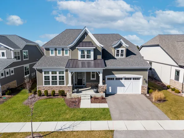 2830 Parkside Cir, Glenview, IL 60026