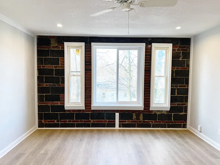 405 Linden Cir #4 — Photo 3