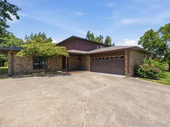 1077 Rolling Meadows Ct, Bartlesville, OK 74006