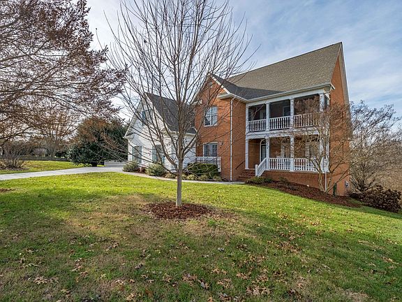 2nd image of 309 Scenic Oak Dr