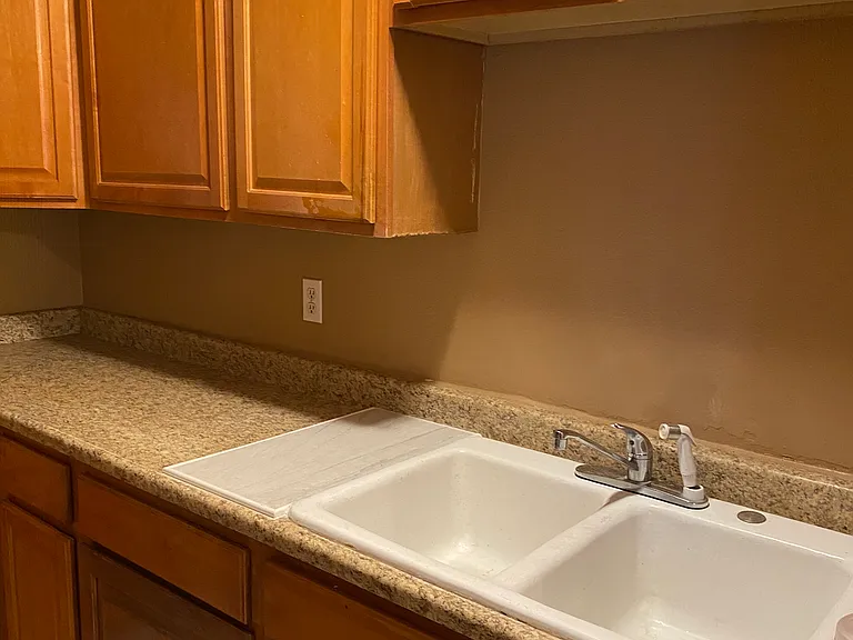 16510 Lakeshore Dr — Photo 9