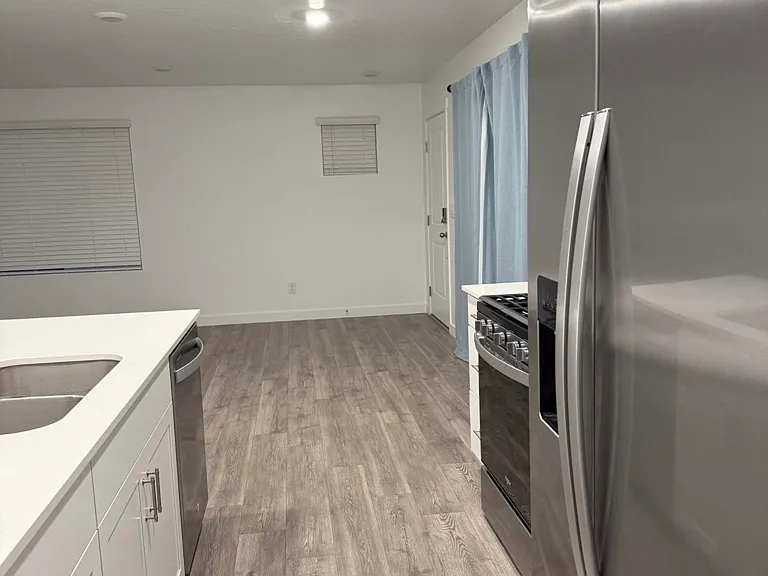 S 730 W — Photo 10