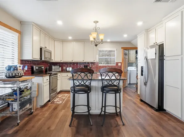 4045 Jimmy Houston Way, Bluff Dale, TX 76433