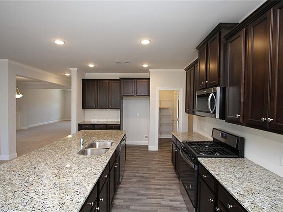 3rd image of 3583 Lachlan Dr