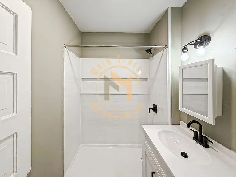 210 Bay St — Photo 10