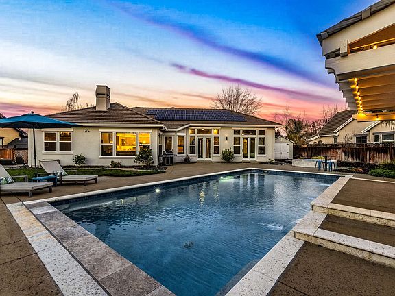 2nd image of 886 Old Oak Rd