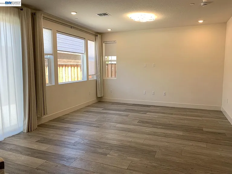 7149 Diamond Ave — Photo 9