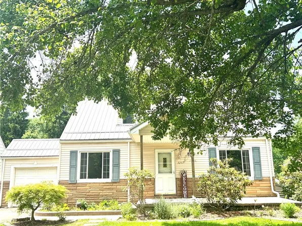 3267 Bell Wick Rd, Hubbard, OH 44425