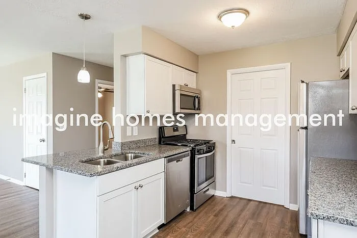 7690 Sharon Dr — Photo 6