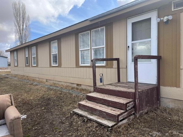 664 1st St E, Hansen, ID 83334