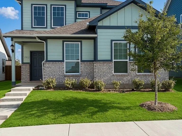 1912 Bluebonnet Ln — Photo 1