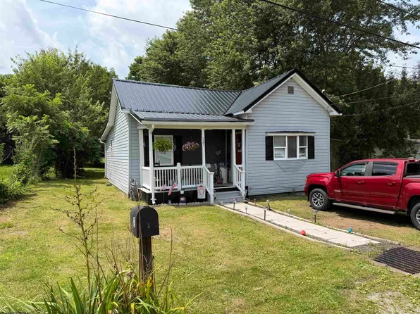 121 Hoff St, Belington, WV 26250