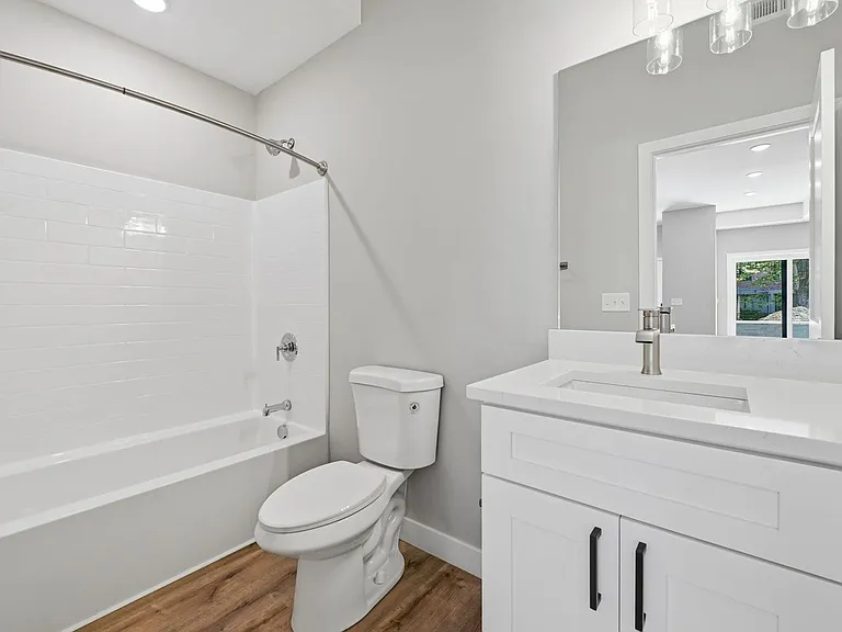 4728 Walworth Ave — Photo 20