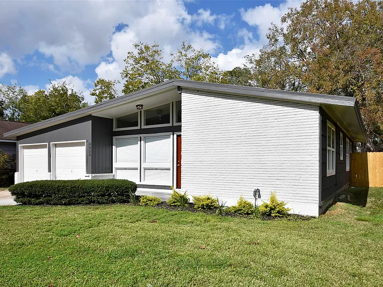 6330 Mobud Dr — Photo 3