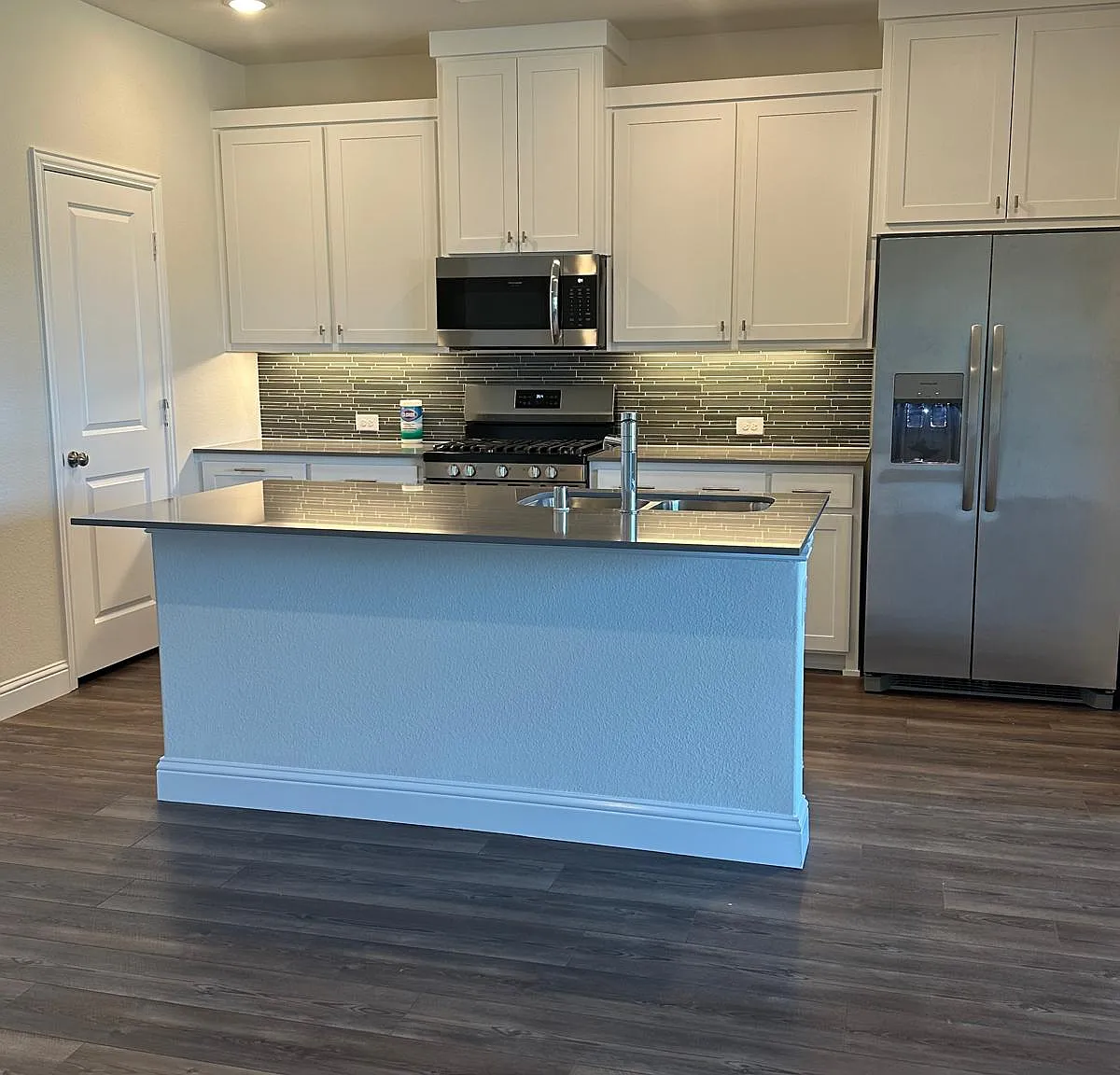 3 bed, 2.5 bath, 2035 sqft, $2,899 — Photo 3