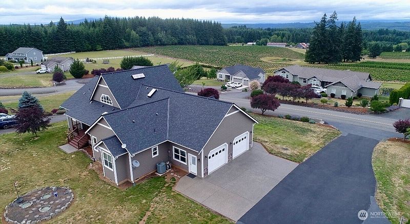 3rd image of 117 Garrett Loop