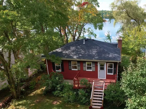 19 Lakeshore Dr, Holliston, MA 01746