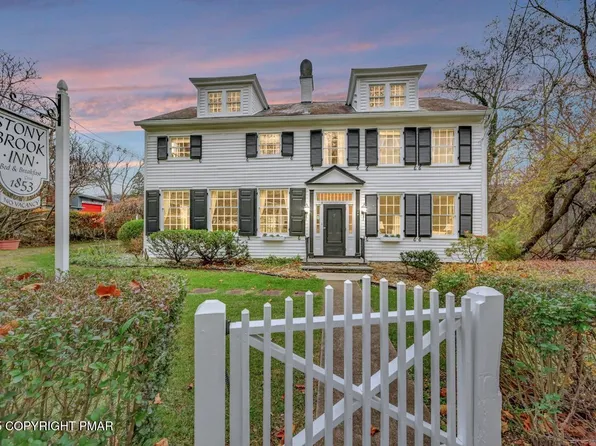 102 Worthington Ave, Shawnee On Delaware, PA 18301