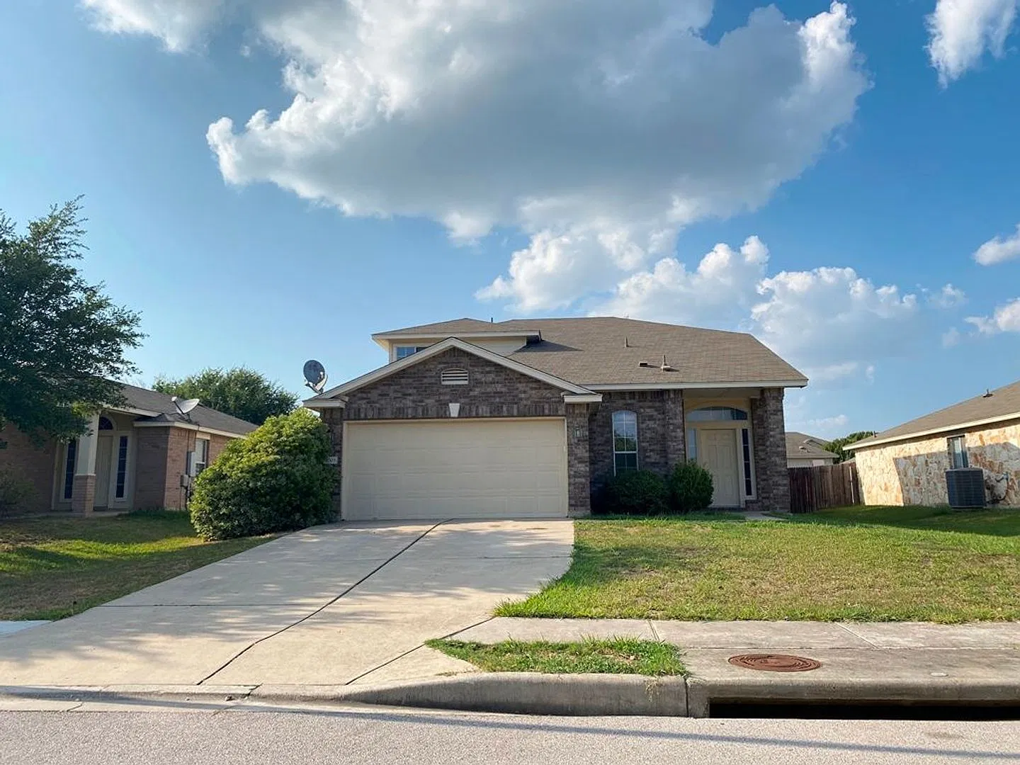 3 bedroom home with open floor plan available in Benbrook Ranch! — Photo 1