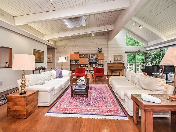 4th image of 3 Dellwood Ln