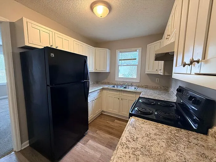 2120 Hawkins St #A — Photo 11